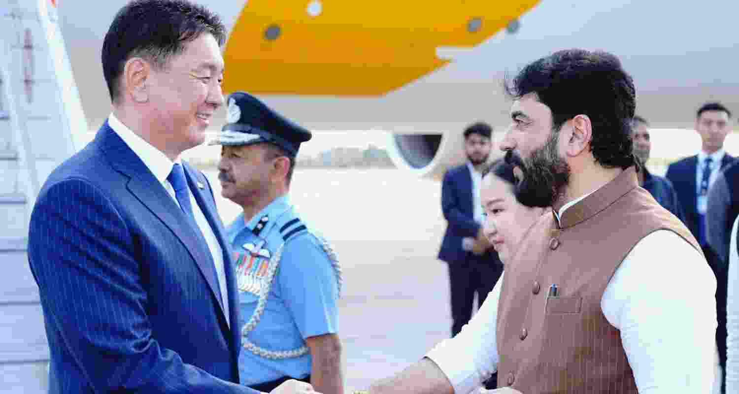 India Welcomes Mongolian President with Ceremonial Guard. India Welcomes Mongolian President with Ceremonial Guard.