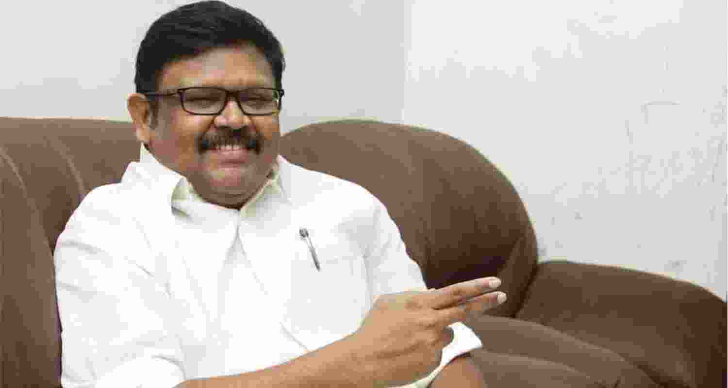 Tamil Nadu minister Vaigai Selvan has resigned from the AIADMK. Tamil Nadu minister Vaigai Selvan has resigned from the AIADMK.