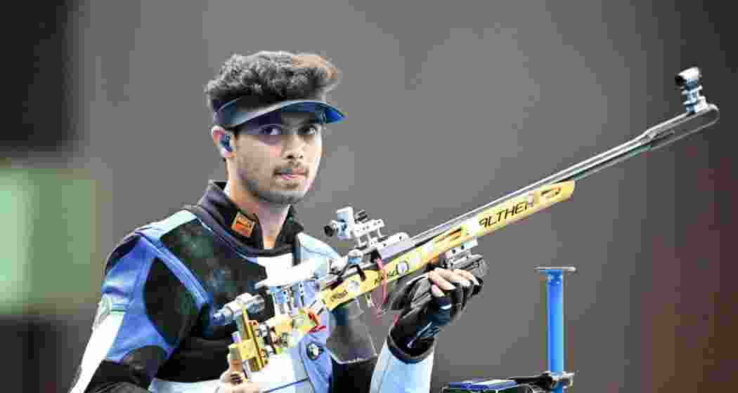 Indian shooter Swapnil Kusale advances to 50m rifle finals. Indian shooter Swapnil Kusale advances to 50m rifle finals.