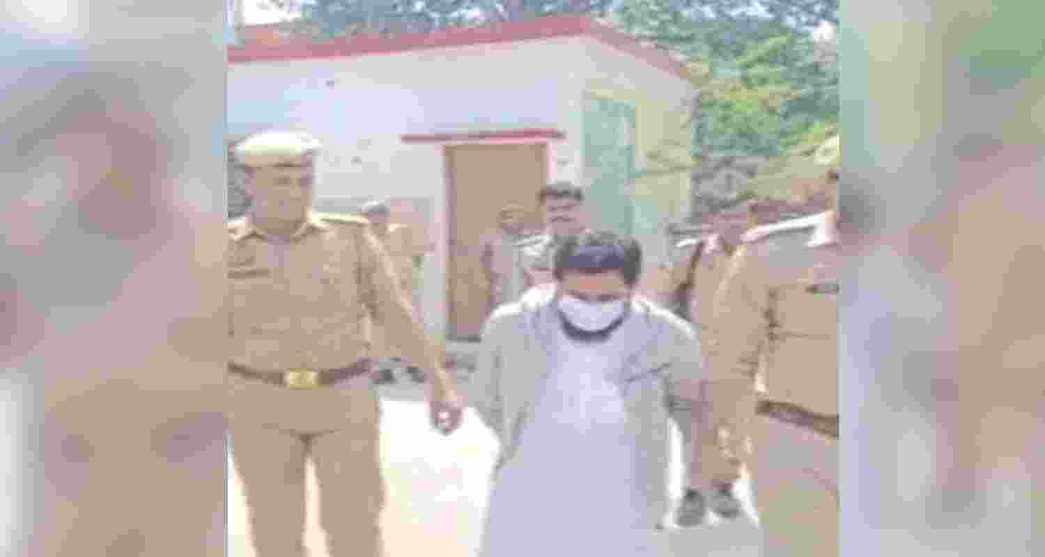 UP STF and Bihar Police arrest Maulana Abdullah Salim for alleged remarks against Yogi Adityanath’s mother; probe underway. UP STF and Bihar Police arrest Maulana Abdullah Salim for alleged remarks against Yogi Adityanath’s mother; probe underway.