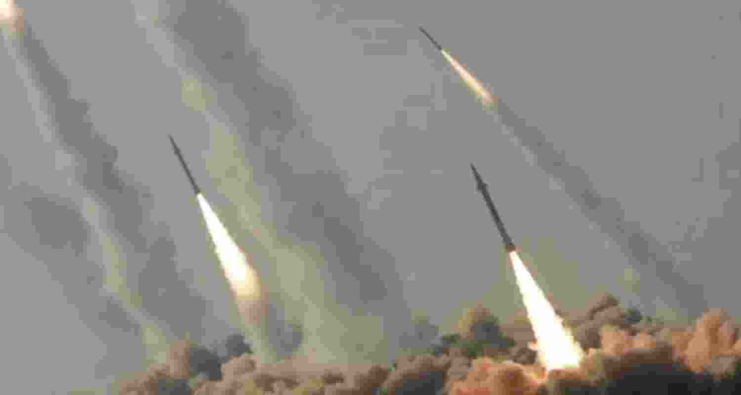 US and Iran exchanged missile strikes despite a ceasefire, raising tensions over the Strait of Hormuz and uranium dispute. US and Iran exchanged missile strikes despite a ceasefire, raising tensions over the Strait of Hormuz and uranium dispute.