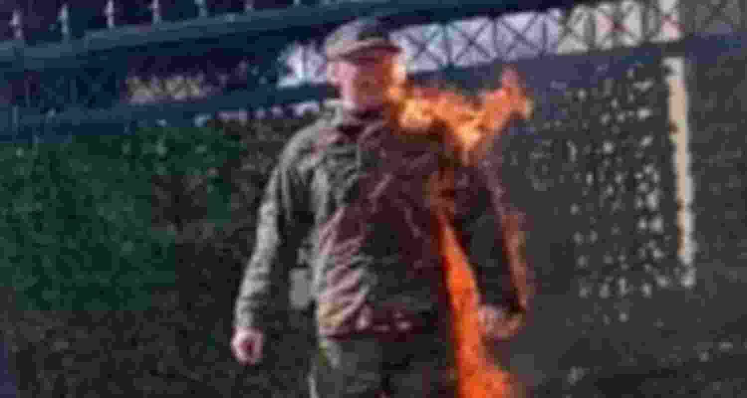 A soldier from the US Air Force set himself on fire in front of the Israeli embassy in Washington A soldier from the US Air Force set himself on fire in front of the Israeli embassy in Washington