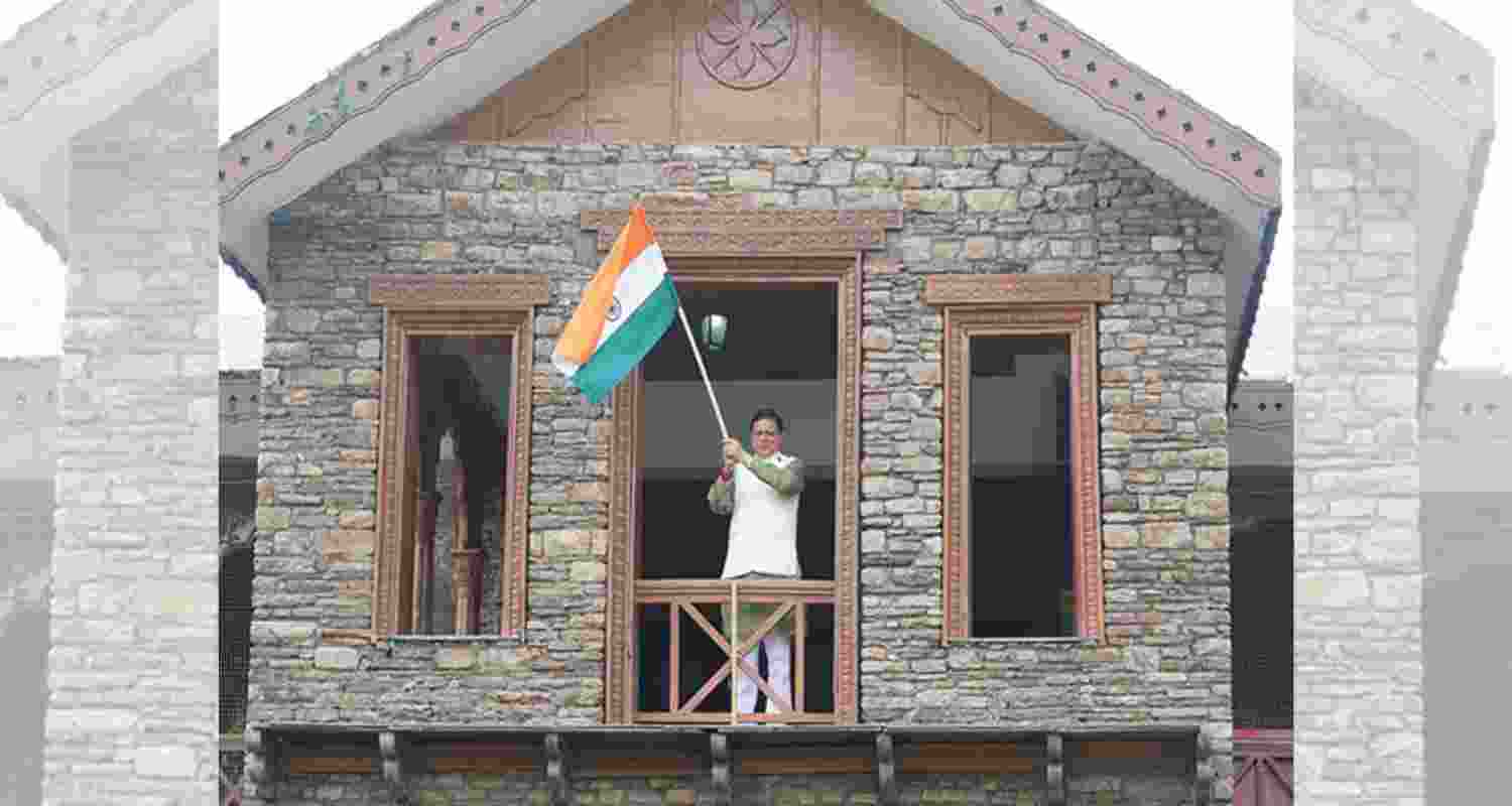 Uttarakhand CM hoists tricolor under Har Ghar Tiranga campaign.. Uttarakhand CM hoists tricolor under Har Ghar Tiranga campaign..