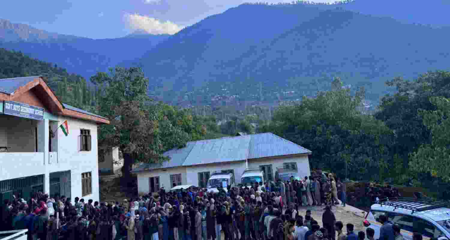 Voting for phase II of J&K assembly polls begins amid tight security
Voting for phase II of J&K assembly polls begins amid tight security