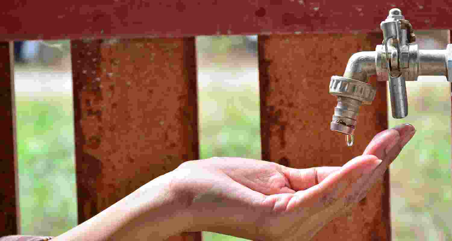 The Municipal Corporation (MC) General House recently gave its approval to the agenda of providing 20,000 litres of free water to every family of Chandigarh. Punjab Governor Banwarilal Purohit question the viability of the decision. The Municipal Corporation (MC) General House recently gave its approval to the agenda of providing 20,000 litres of free water to every family of Chandigarh. Punjab Governor Banwarilal Purohit question the viability of the decision.