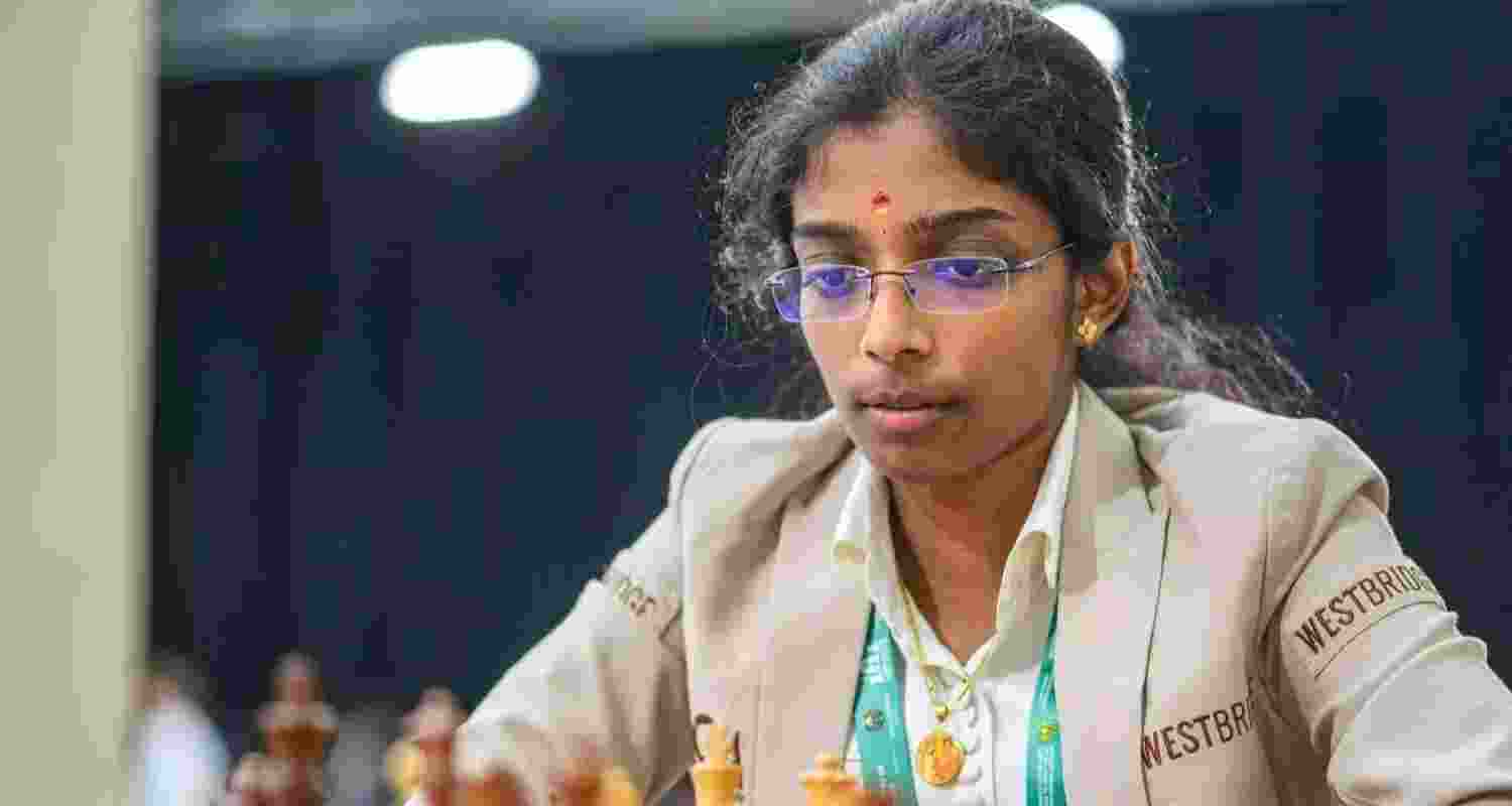 Vaishali holds a half-point lead over Ukraine's Anna Muzychuk and China's Zhu Jiner. Vaishali holds a half-point lead over Ukraine's Anna Muzychuk and China's Zhu Jiner.
